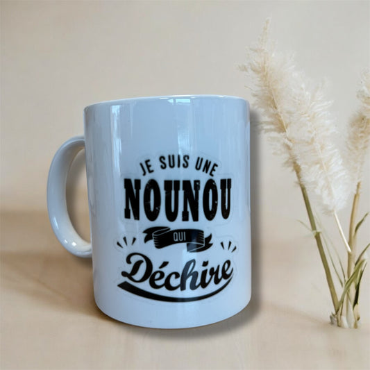 Tasse « je suis une nounou qui déchire »