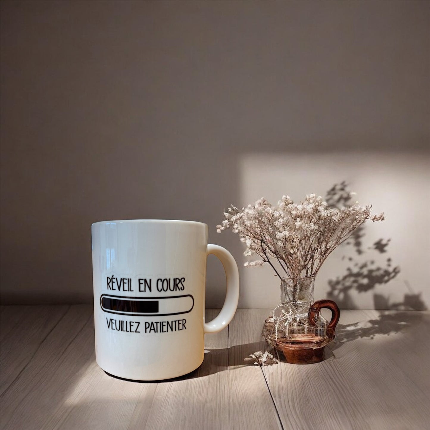 Tasse « réveil en cours veuillez patienter »