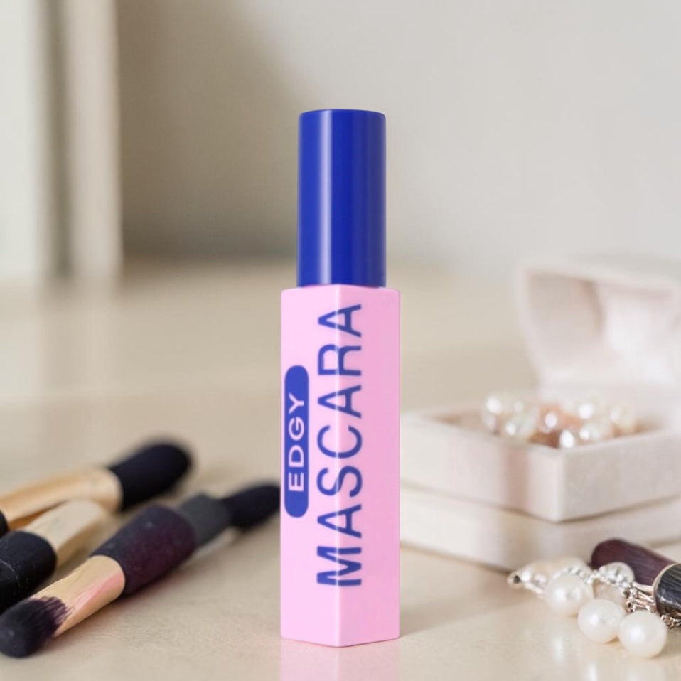 Mascara noir brossé effilé