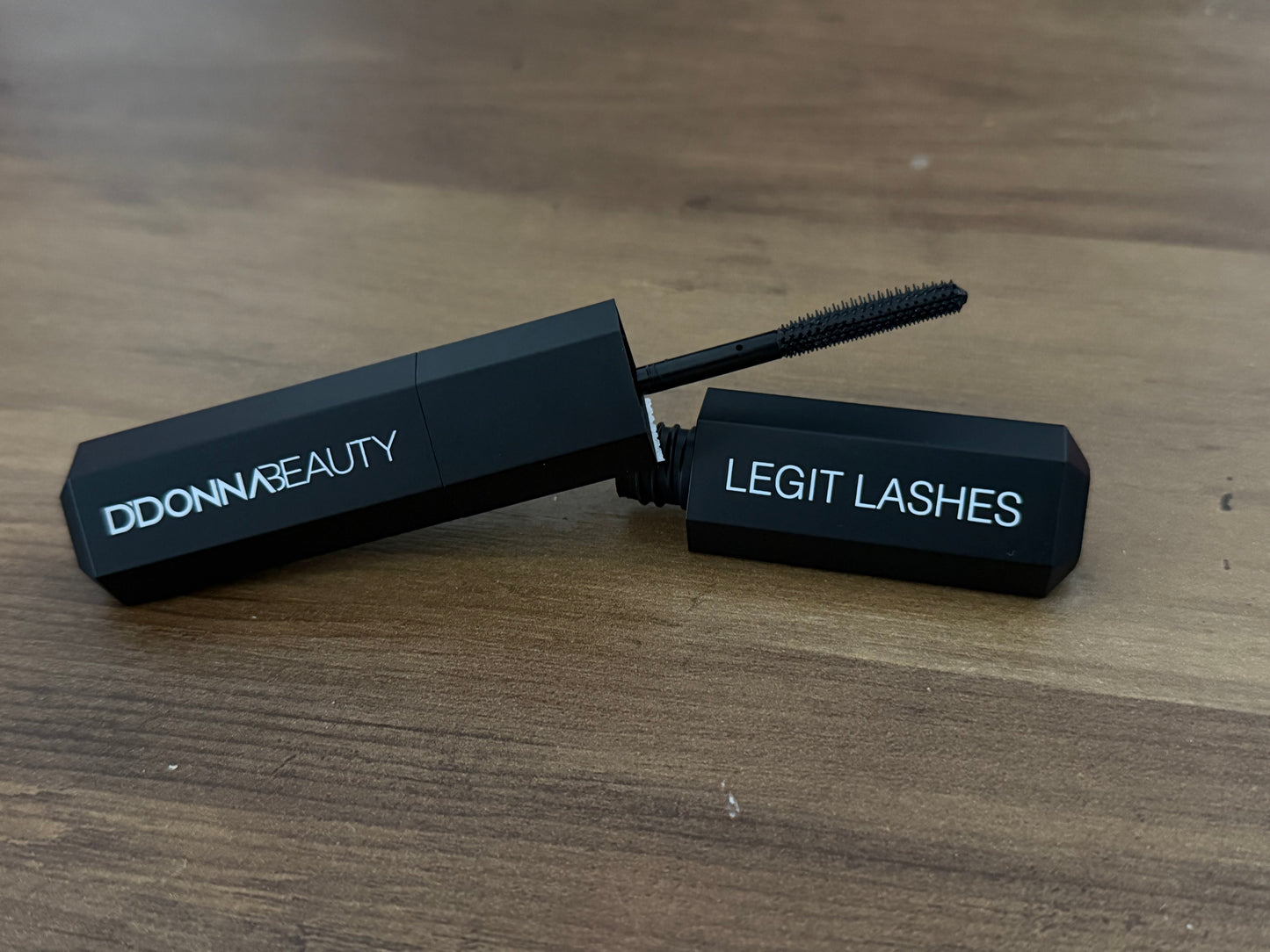 Mascara noir volume et longueur
