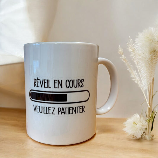 Tasse « réveil en cours veuillez patienter »