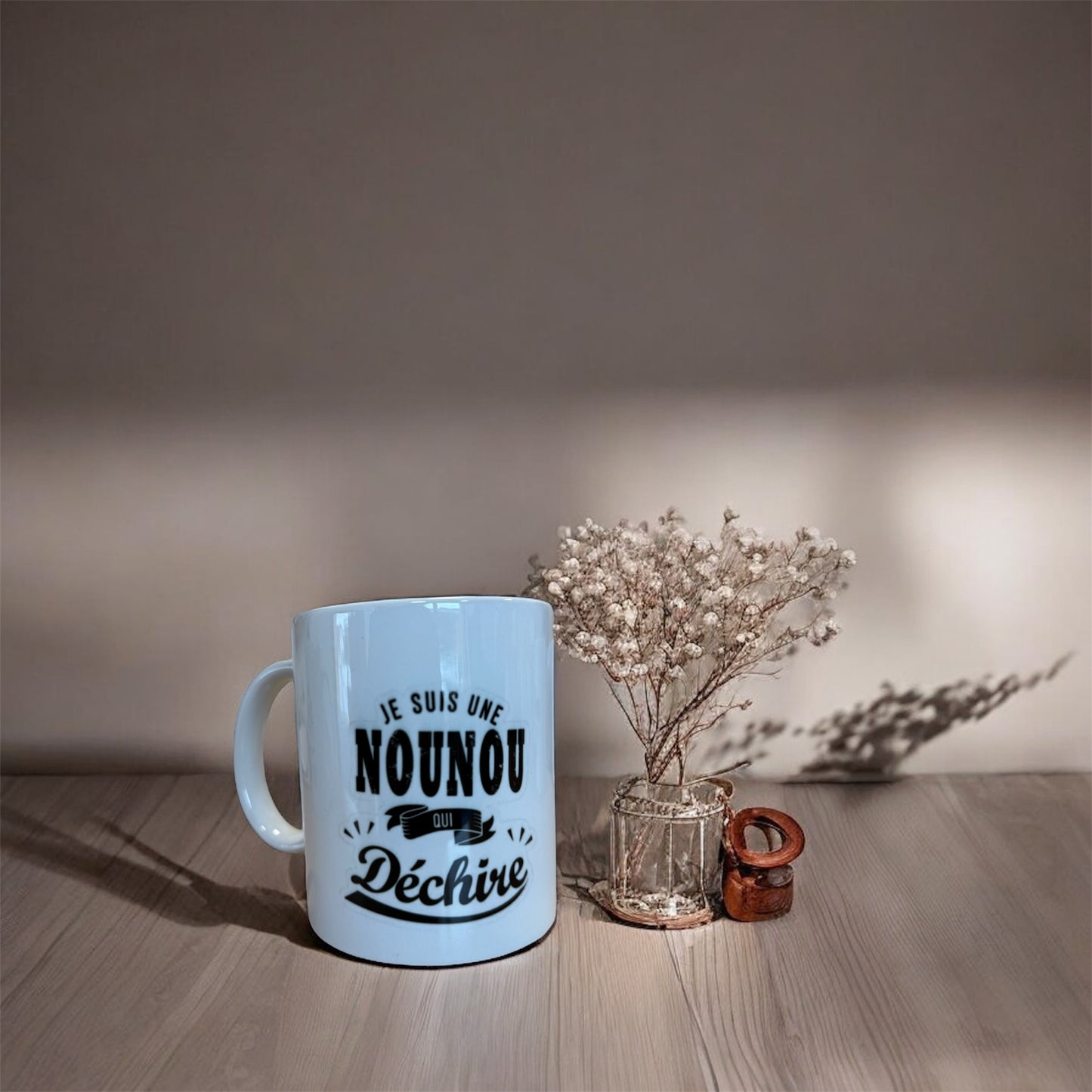 Tasse « je suis une nounou qui déchire »