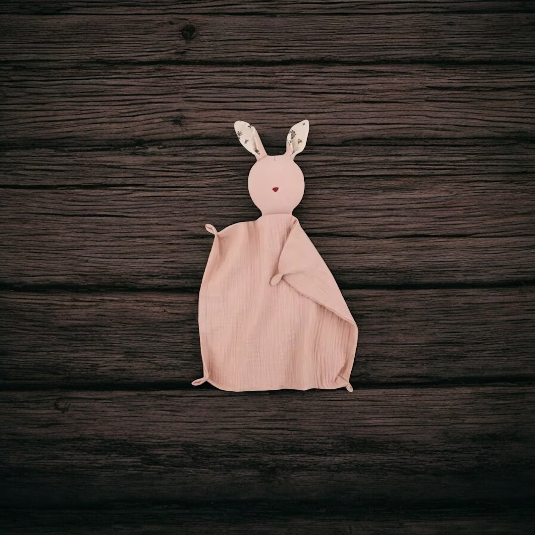 Doudou Lapin Personnalisé avec Prénom – Le Compagnon Doux des Tout-Petits