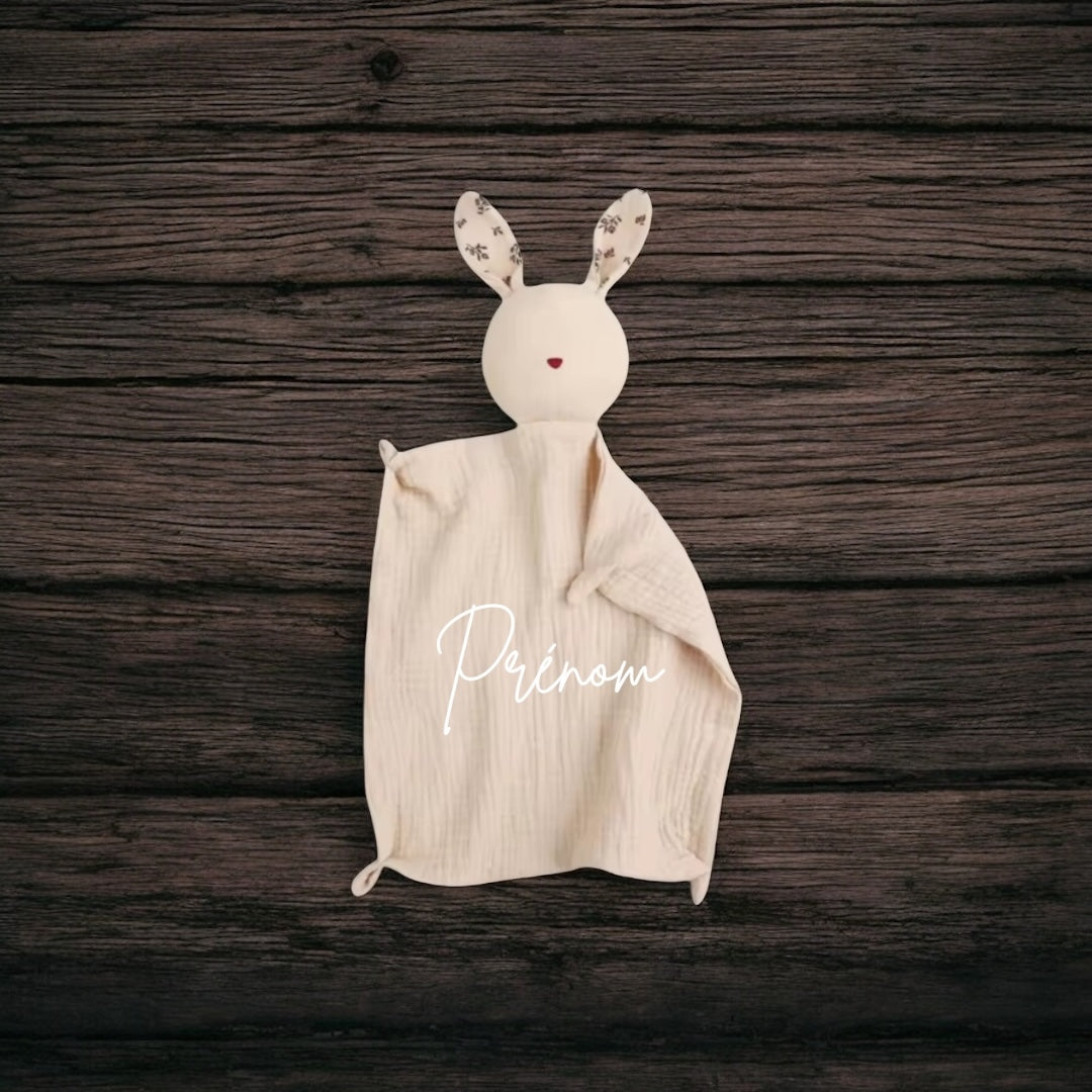 Doudou Lapin Personnalisé avec Prénom – Le Compagnon Doux des Tout-Petits