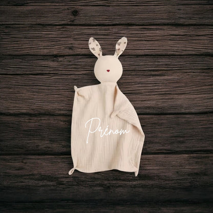 Doudou Lapin Personnalisé avec Prénom – Le Compagnon Doux des Tout-Petits